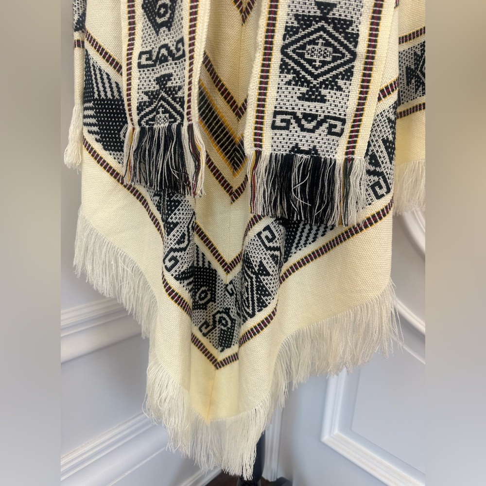 100% Wool Aztec South Western Poncho w/ Fringe Scarf- Ideal for Festivals - Picture 5 of 7